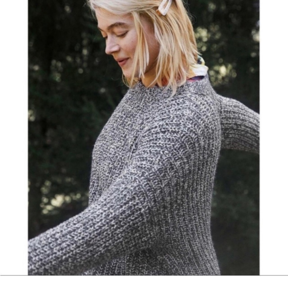 aerie Confetti Gray Cable Knit Crewneck Sweater